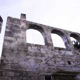Gli svettanti e ariosi archi che costituivano le condutture d�acqua necessarie a colmare la cisterna interna del castello
